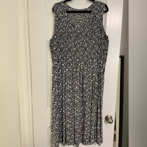 Sleeveless dress with elastic stretch on top. Great. Condition
